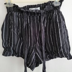 Hollister Silky Viscose Paper Bag Shorts Belt Pockets Flowy Black Pinstripe M